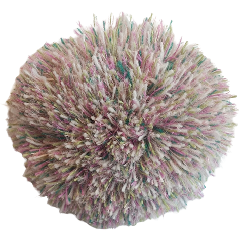 53 - Lilý Erla Adamsdóttir, "Kristalsfræ", Tuft, Ull, Mohair, Hör, Silki, Polyester, 15x15cm, 2025.