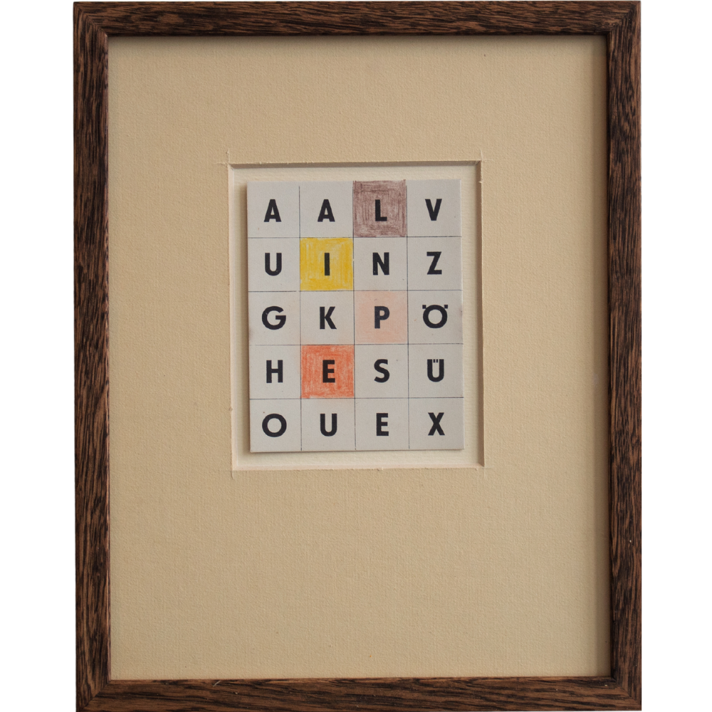 46 - Joe Keys, "Four Letters (PILE)", Litaður blýantur á þykkan pappír í ramma listamannsins, 18x23cm, 2025.