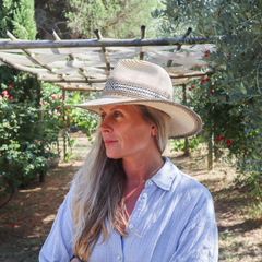 35 - Helga Sigríður Valdemarsdóttir, "Völva", Olía á striga, 100x160cm, 2025.