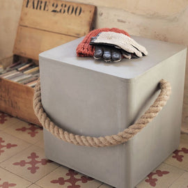 LYON BETON Stool Edge on wheels